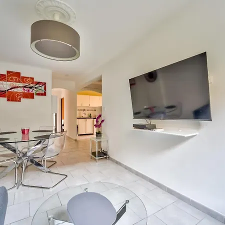 Modern 2br Flat - De Διαμέρισμα Νίκαια