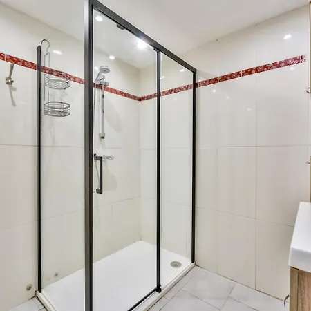 Modern 2br Flat - De Nizza