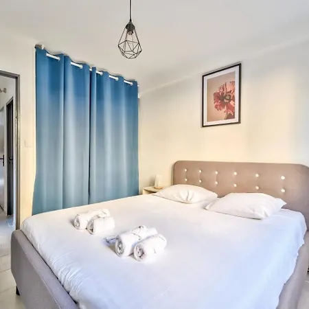 Modern 2br Flat - De Nizza