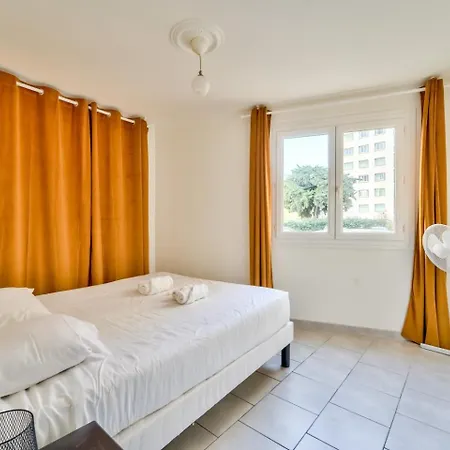 Modern 2br Flat - De Appartamento