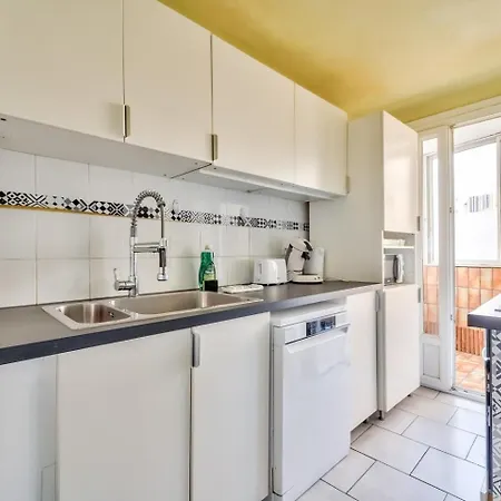 Modern 2br Flat - De Nizza